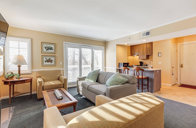1 Mi to Mohegan Sun: Studio w/ Golf Course Views