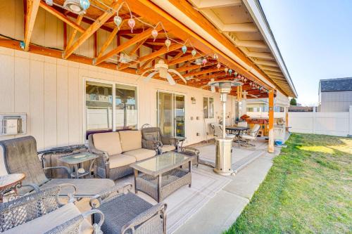1 Mi to Moses Lake Home with Private Yard and Hot Tub