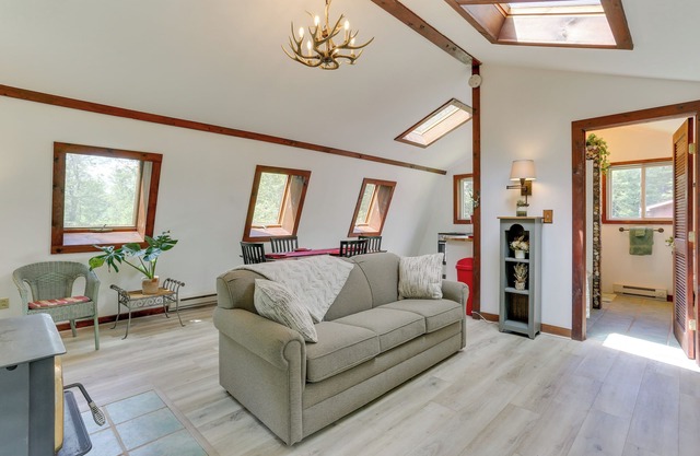 1 Mi to River: Pet-Friendly Studio in Milanville!