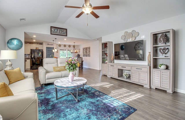 1 Mi to Shopping District: Chic Springfield Home