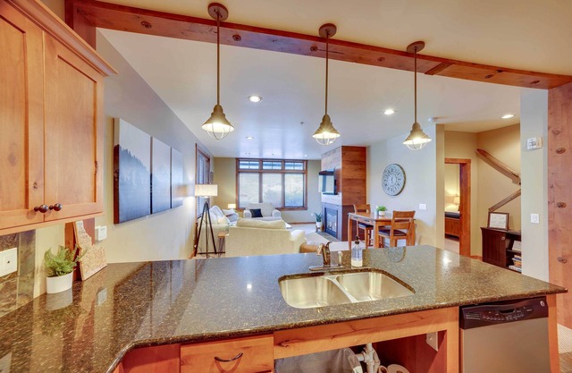 < 1 Mi to Silver Mountain: Luxury Condo w/Views