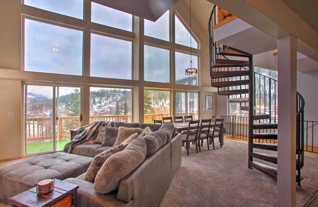 1 Mi to Silver Mountain: Family Home w/ Views!