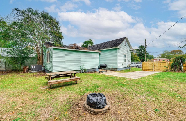1 Mi to Stadium: Home w/ Porch in Greenville!