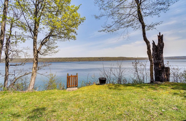< 1 Mi to State Park: Trumansburg Cottage w/ Deck!