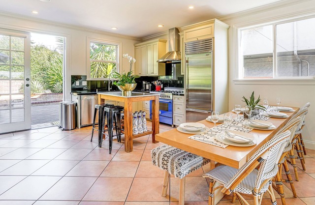 1 Mi to Train: Bay Area Home w/Skyline Views!