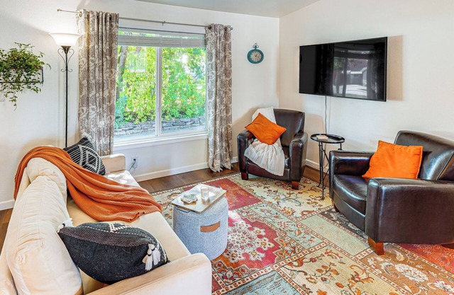 1 Mi to Tubbs Hill & Lake: Midtown Home w/ Yard!