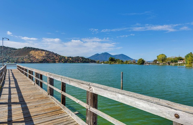 < 1 Mi to Water: Cozy Clearlake Cabin