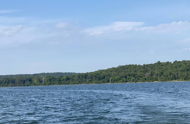 1 mile from Beautiful Lake Norfork 15 minutes from Mountain Home Arkansas