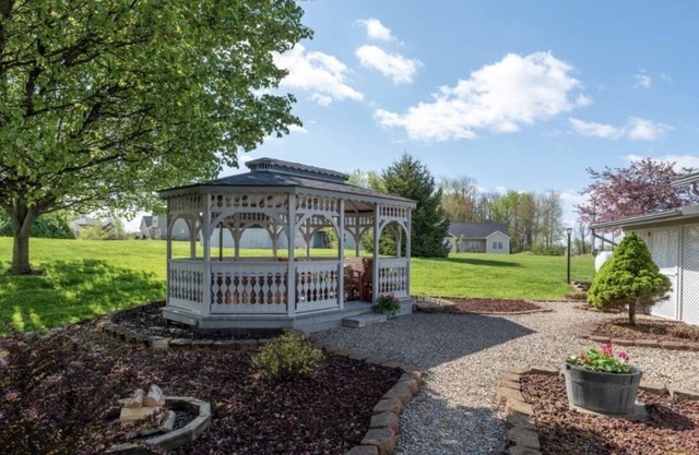 1 Mile from Buckeye Lake - New 2023 HOT TUB and Dog Friendly