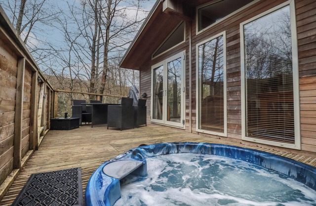 1 MILLER'S ISLAND, pet friendly, country holiday cottage in Lanreath