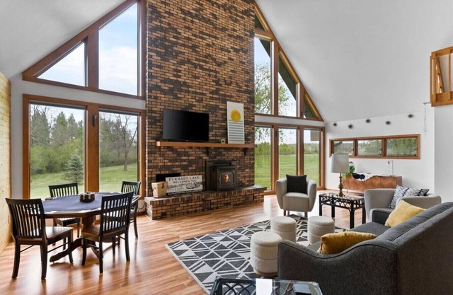 1 min from Road America and the Village of Elkhart Lake