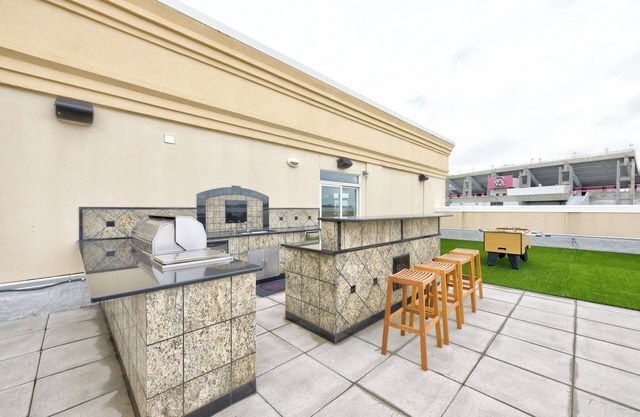 1 min walk to stadium! Private Rooftop at Williams-Brice - 3-bed 3-bath condo