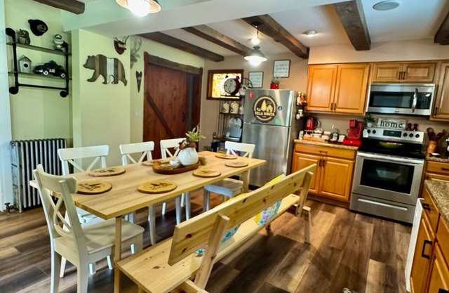 1 minute driving away from casino. pet’s friendly, close to everything