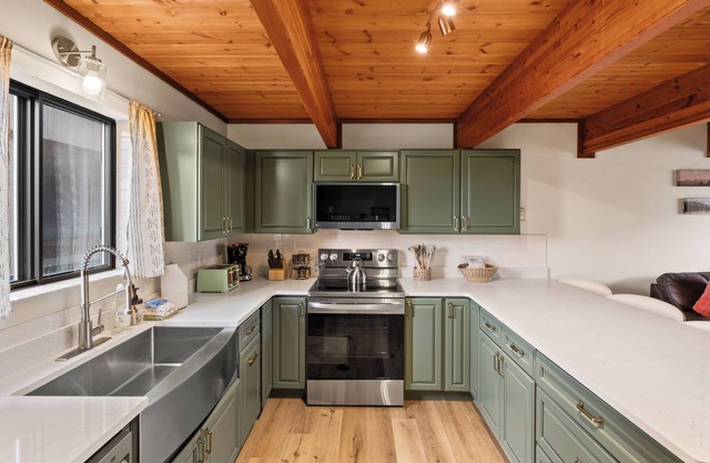 1 Minute to Yellowstone! Owl's Nest Perfect family getaway