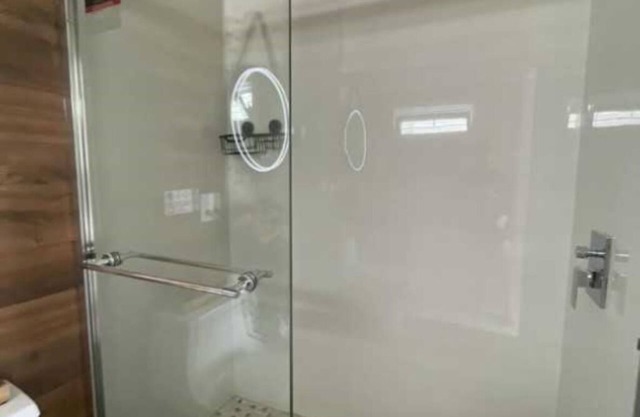 1 Modern 1 Bedroom suite in Queens near all!