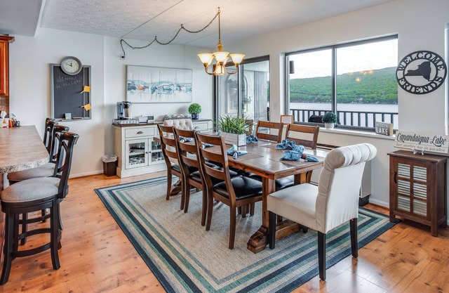 SKI UPSTATE NY! Canandaigua See Rückzug. Seltene Endeinheit! 4 Bett / 3 Bad / 1750 sq ft