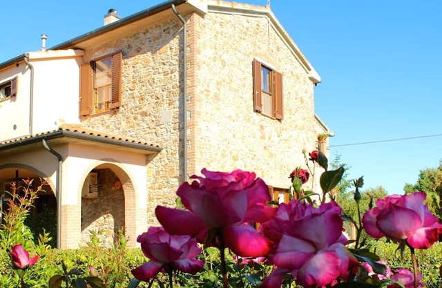 1 RIBOCCHI FERIENHAUS: ZWEIZIMMERWOHNUNG MIT POOL, MEER, THERMEN UND MITTELALTERLICHEN DÖRFERN