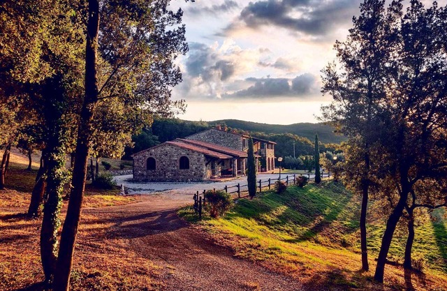 1-Scenic Tuscan farmhouse ideal for animals, Bike, relaxing walks -PTSX