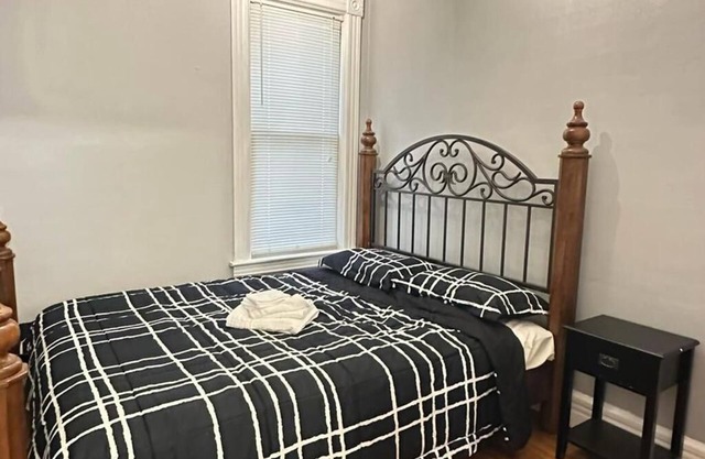 1 Soothing 3-bedroom apartment with AC in Utica