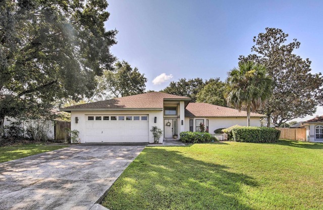 1-Story Home w/ Yard < 7 Mi to Downtown Lakeland