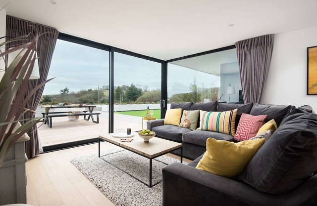 1 THE BAY - beach apartment set above the picturesque sands of Coldingham Bay