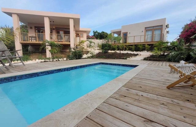 Two charming vacation rentals + saltwater pool - Toko Ti & Toko Gem