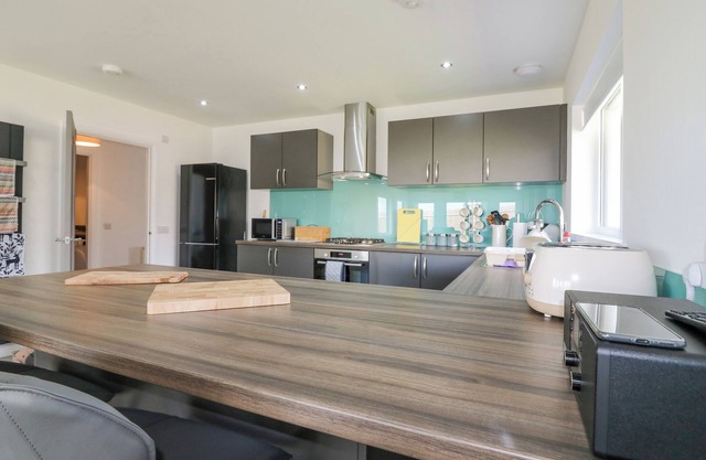 1 WESTENRA GARDENS, country holiday cottage in Cruden Bay