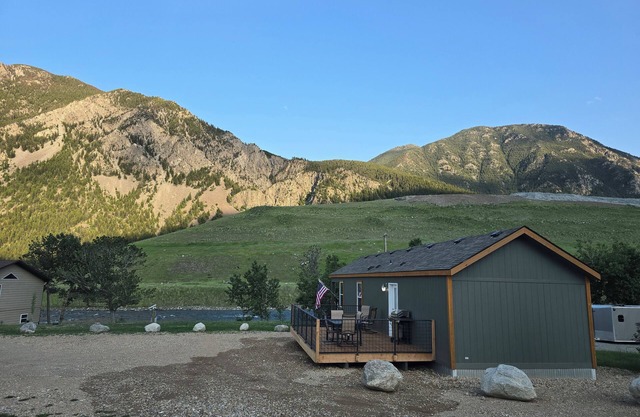 10-7 River Cabin
