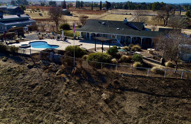 10 Acre Paso Ranch house with Pool, hot tub and fire pit.