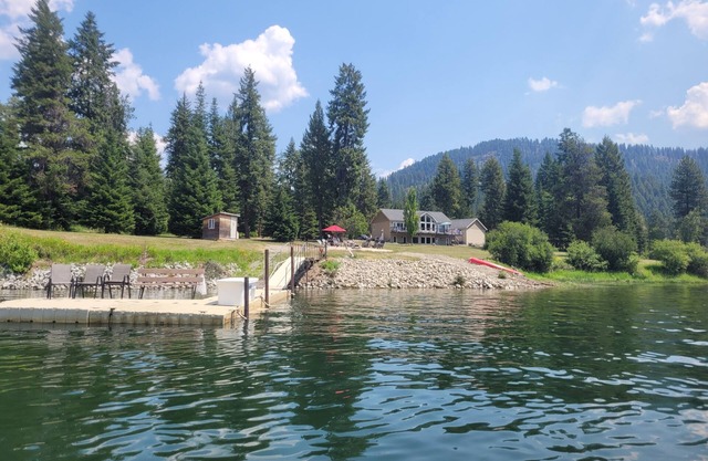 10 Acre Private riverfront retreat w/ dock and 1,000 ft waterfront