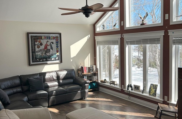10 acres all to yourself! Escape to our bungalow. Family and Pet friendly.