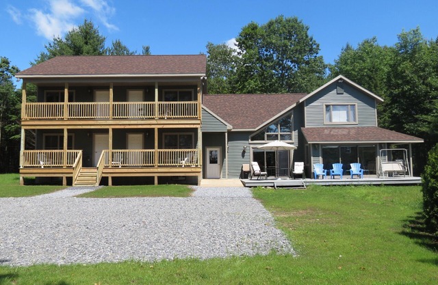 10 BR zu Hause, bis zu 3 Häuser mit 22 BR / 15BA, Whirlpools, Auf 20 Hektar, Blick auf das Wasser