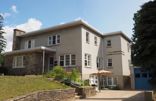 10% Flash Sale! Premium Apartment: Kitchen, Garden View & Off Street Parking