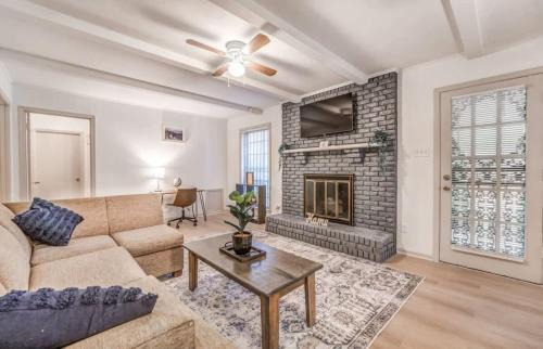 10 from U of Memphis & Airport- Pinecrest Perch