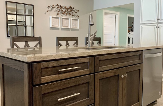 10% June discounts!! Gorgeous Lakefront Home! Wheelchair Accessible