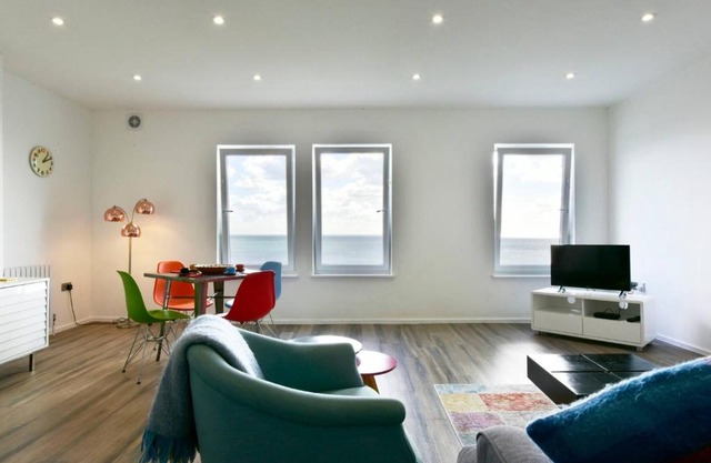 10 Marine Parade