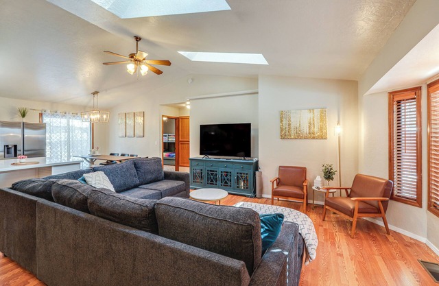 10 Mi to Downtown Flagstaff: Cozy Home w/ A/C