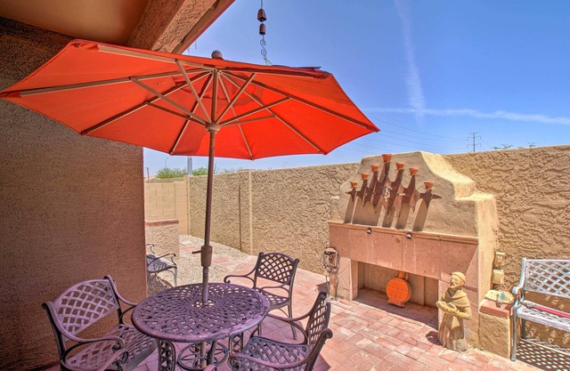 10 Mi to Downtown: Phoenix Casita w/ Patio!