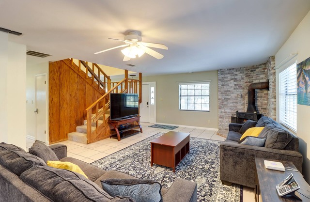 10 Mi to Lake Sumter: Home w/ Deck in Summerfield