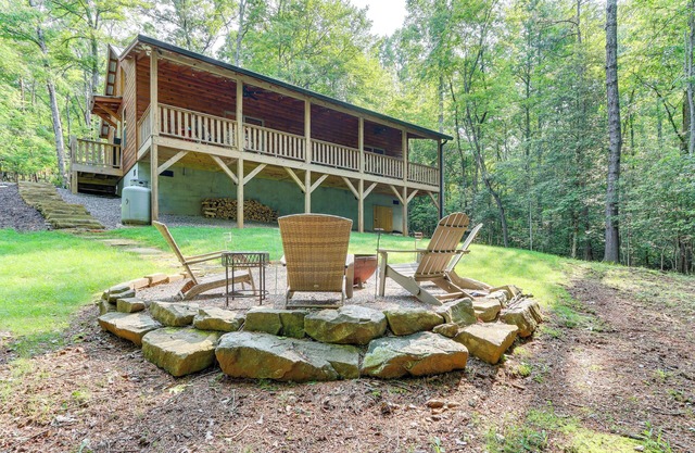 10 Mi to Main St Murphy: Cabin w/Covered Deck!