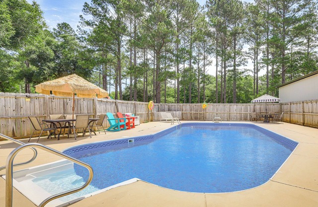 10 Mi to Mobile Bay: Family Apt in Silverhill!