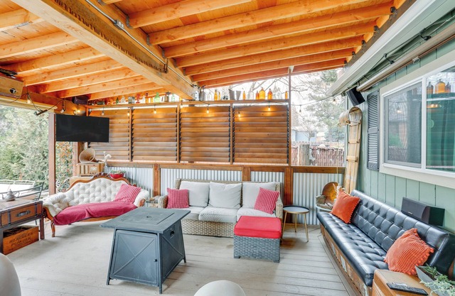 < 10 Mi to Trinity River: Family Home w/ Hot Tub!