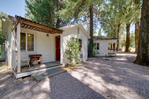 10 Mi to Twin Pine Casino Peaceful Cabin Getaway