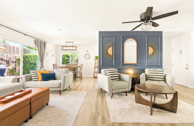 10 Min to Legoland, Game Room, King Bed, Pet Friendly, Fire Pit