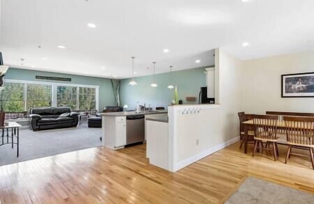10 min to Sugarloaf Ski Lifts, Spacious 4 Bedrooms