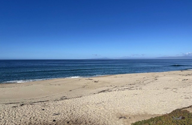 10 min walk to beach after work; bike to Monterey