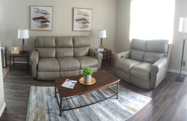 10 mins to Typhoon Texas! Comfy Katy 4 Bedroom, Family Friendly