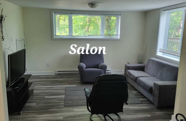 10 MINUTES FROM DOWNTOWN OTTAWA, FAMILY FRIENDLY 1 BEDROOM APPARTMENT.