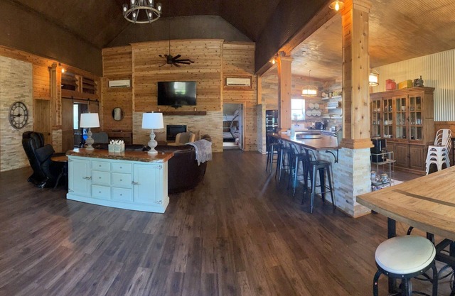 10 minutes from TAMU campus quiet and cozy get away!