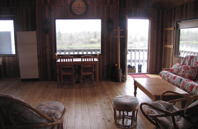 Nur 10 Minuten von der Grenze zum Waterton Park entfernt erwartet Sie das Quiet Peaceful Secluded Nature Get-a-way